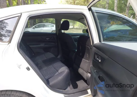 2017 Nissan Altima 2.5 S z USA, uszkodzony, nr VIN 1N4AL3AP9HC122400